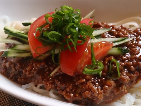 うどんで簡単！ピリ辛ジャージャー麺♪